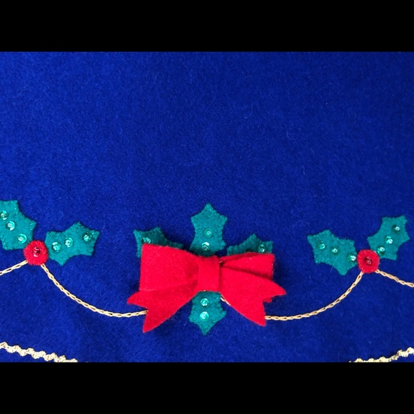 Bucilla Santa & Frosty CHRISTMAS PALS Blue Felt Tree Skirt Kit 83668 COMPLETED - Picture 4 of 13